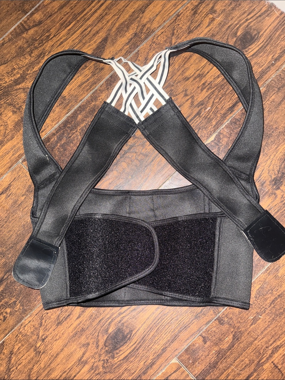SHEIN Black Posture Support Brace with White Straps
